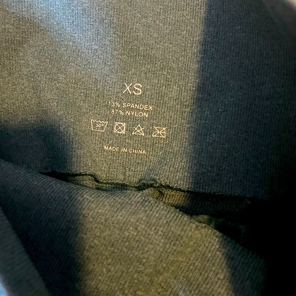 NVGT green seamless leggings size xs EUC - Picture 3 of 3